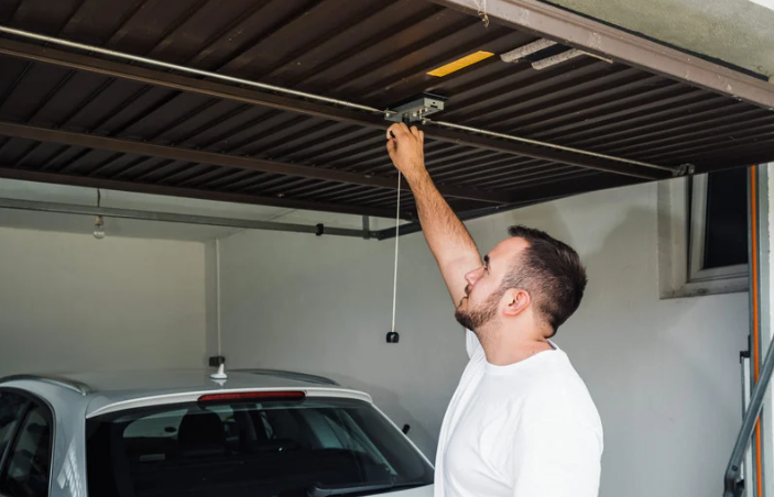 garage door buckling when closing